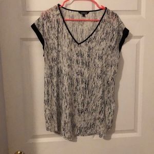 Large black and white Express top